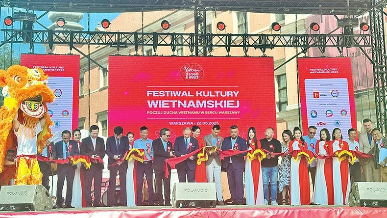 Ouverture du Festival de la culture et du tourisme du Vietnam en Pologne le 22 juin 2025. Photo : VTV4. balan-vtv4.jpg
