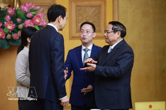 Le Premier ministre Pham Minh Chinh (à droite) reçoit l'ambassadeur de Chine au Vietnam, He Wei. Photo : VNA.