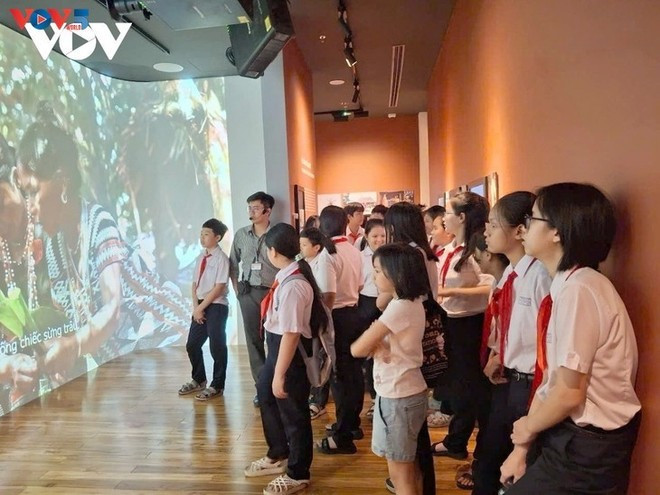 Élèves au musée de Da Nang. Photo : VOV.