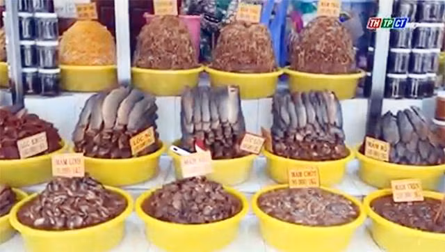 Marché de Châu Dôc - « capitale de la sauce de poisson »