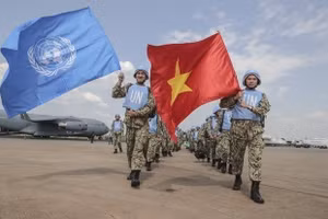 Dans le domaine du maintien de la paix, le Vietnam a envoyé près de 1 400 personnels, militaires et policiers, pour participer aux missions de l’ONU au Soudan du Sud, en République centrafricaine et dans la région d’Abyei. Photo : VGP