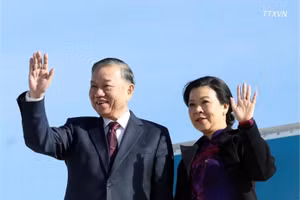 Le secrétaire général du PCV et président vietnamien, To Lam, et son épouse, ont quitté Bruxelles le 24 octobre, achevant avec succès leur visite officielle auprès de l’UE et en Belgique. Photo : VNA.