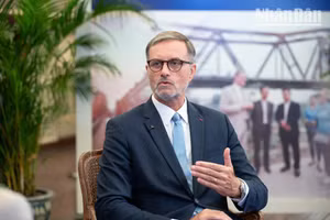 L’ambassadeur de France au Vietnam, Olivier Brochet. Photo : NDEL.