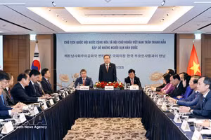 Le président de l’Assemblée nationale Trân Thanh Mân s'exprime lors de la rencontre avec des amis sud-coréens. Photo: VNA