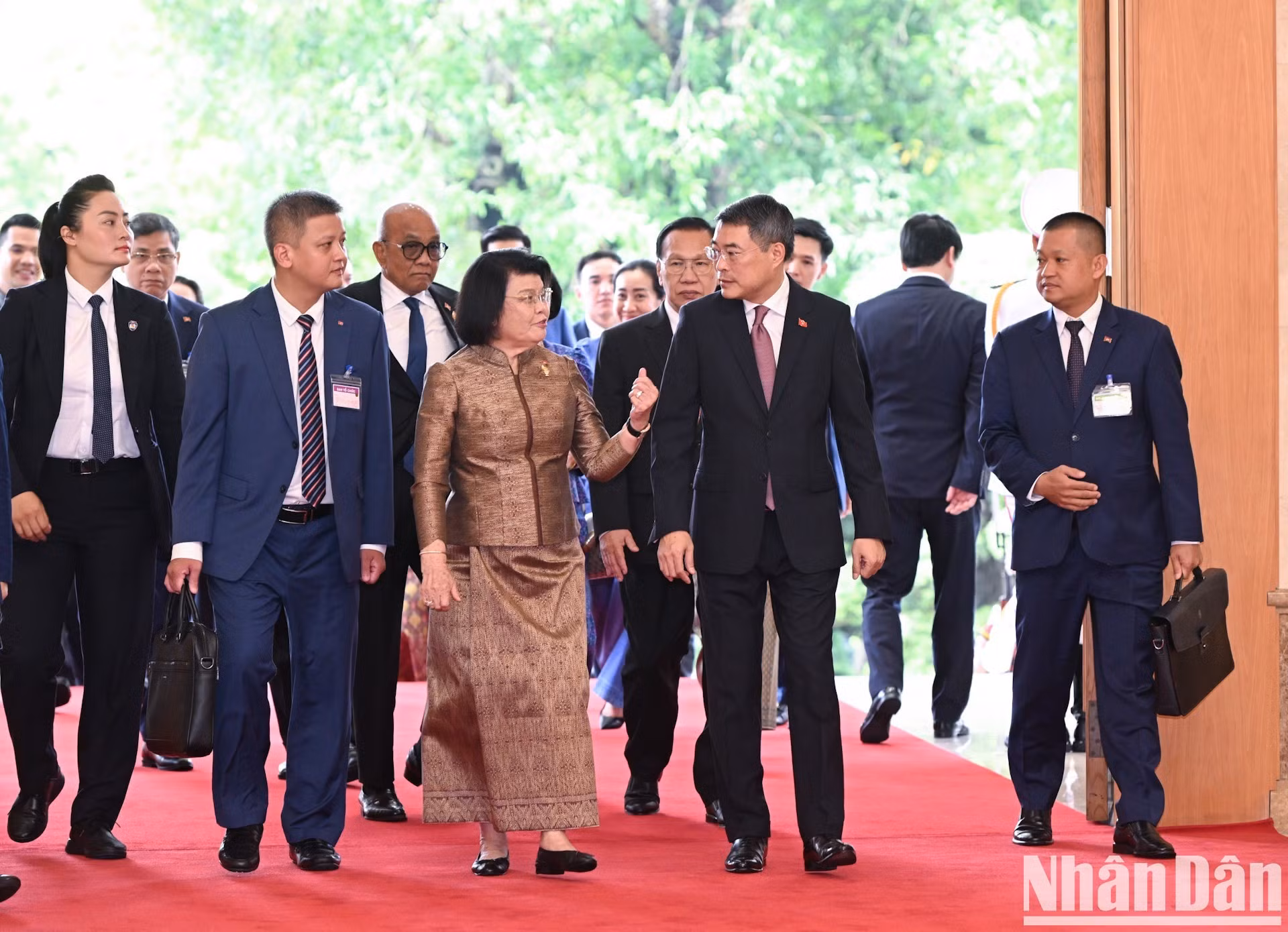 Le Premier ministre Le Minh Hung accueille la présidente de l'Assemblée nationale du Cambodge, Samdech Khuon Sudary.