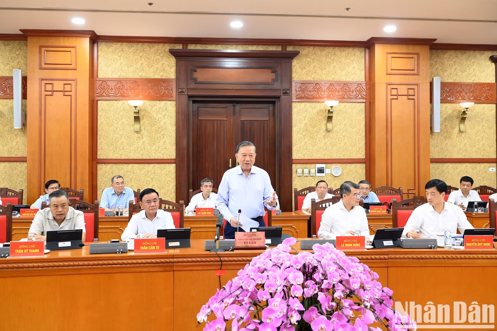 Le dirigeant To Lam prononce son discours d'orientation.