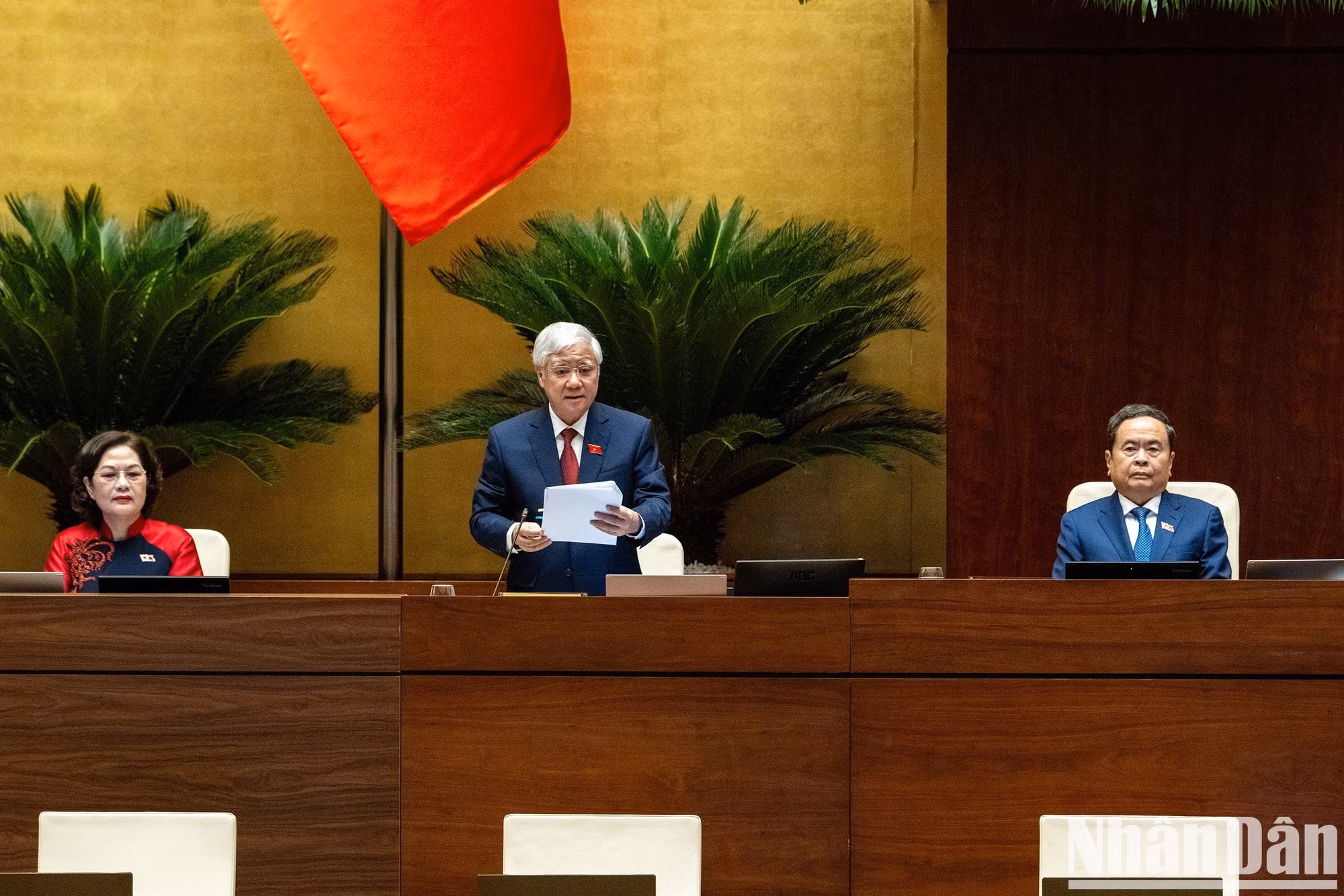 Le premier vice-président permanent de l'Assemblée nationale, Do Van Chien, préside la séance d'ouverture.