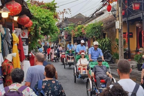 Hôi An reste une destination très prisée des touristes vietnamiens et étrangers. Photo : VNA.