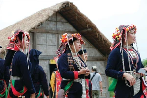 Femmes Dao Quân Chet en costume traditionnel. 
