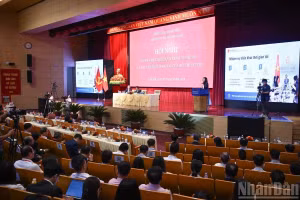 Vue de la conférence . Photo : nhandan.vn