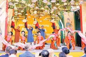 Des artistes du Théâtre de marionnettes du Vietnam se produisent au Festival de la culture vietnamienne 2025 à Moscou, en Russie. Photo : Théâtre de marionnettes du Vietnam 