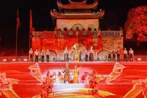 Dans la soirée du 7 août, à la Cité impériale de Thang Long, le Comité populaire de Hanoï a inauguré le Festival international des arts martiaux de Hanoï 2026. Photo : VNA. 