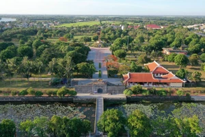 Vue panoramique de l'ancienne citadelle de Quang Tri depuis la porte Sud. Photo: VNA 