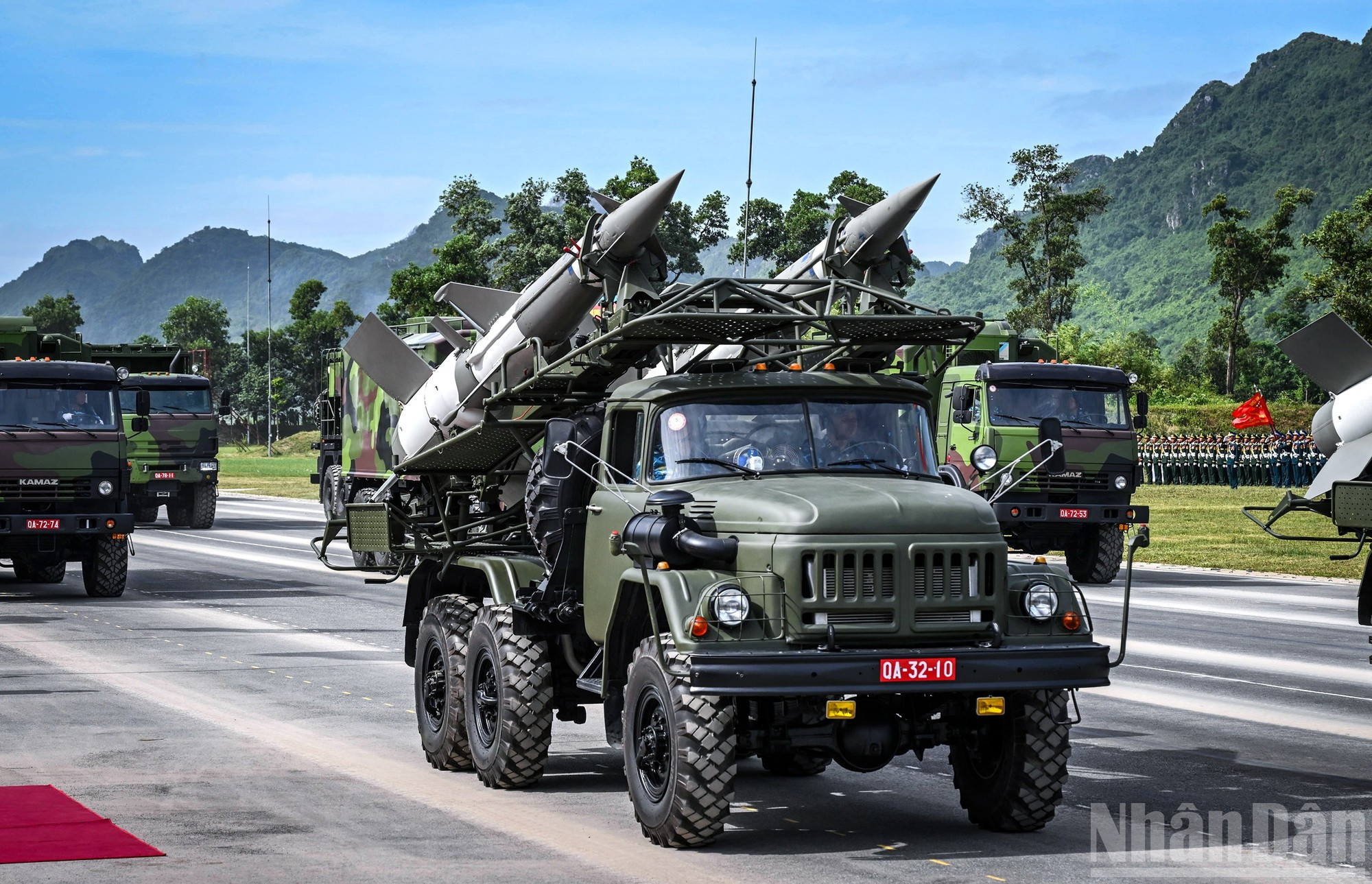 Les systèmes de missiles sont transportés sur des véhicules spécialisés et représentent les dernières avancées technologiques. 10.jpg