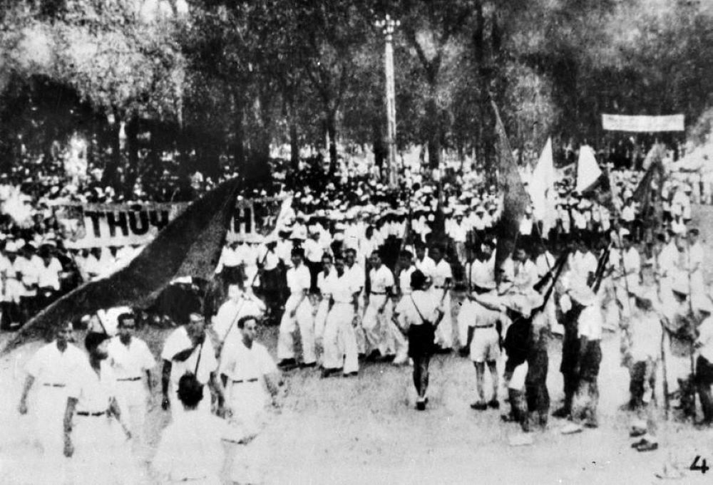La population de Saïgon répond à l’Appel à l’insurrection générale du Comité central du Parti et du Président Ho Chi Minh. Photo d'archives : VNA.