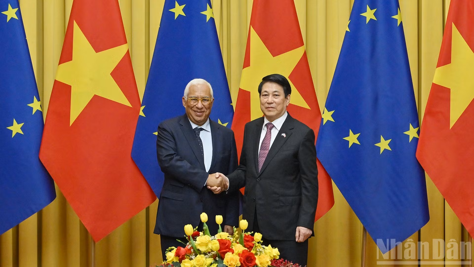 Le président Luong Cuong (à droite) et le président du Conseil européen, António Costa. Photo : NDEL