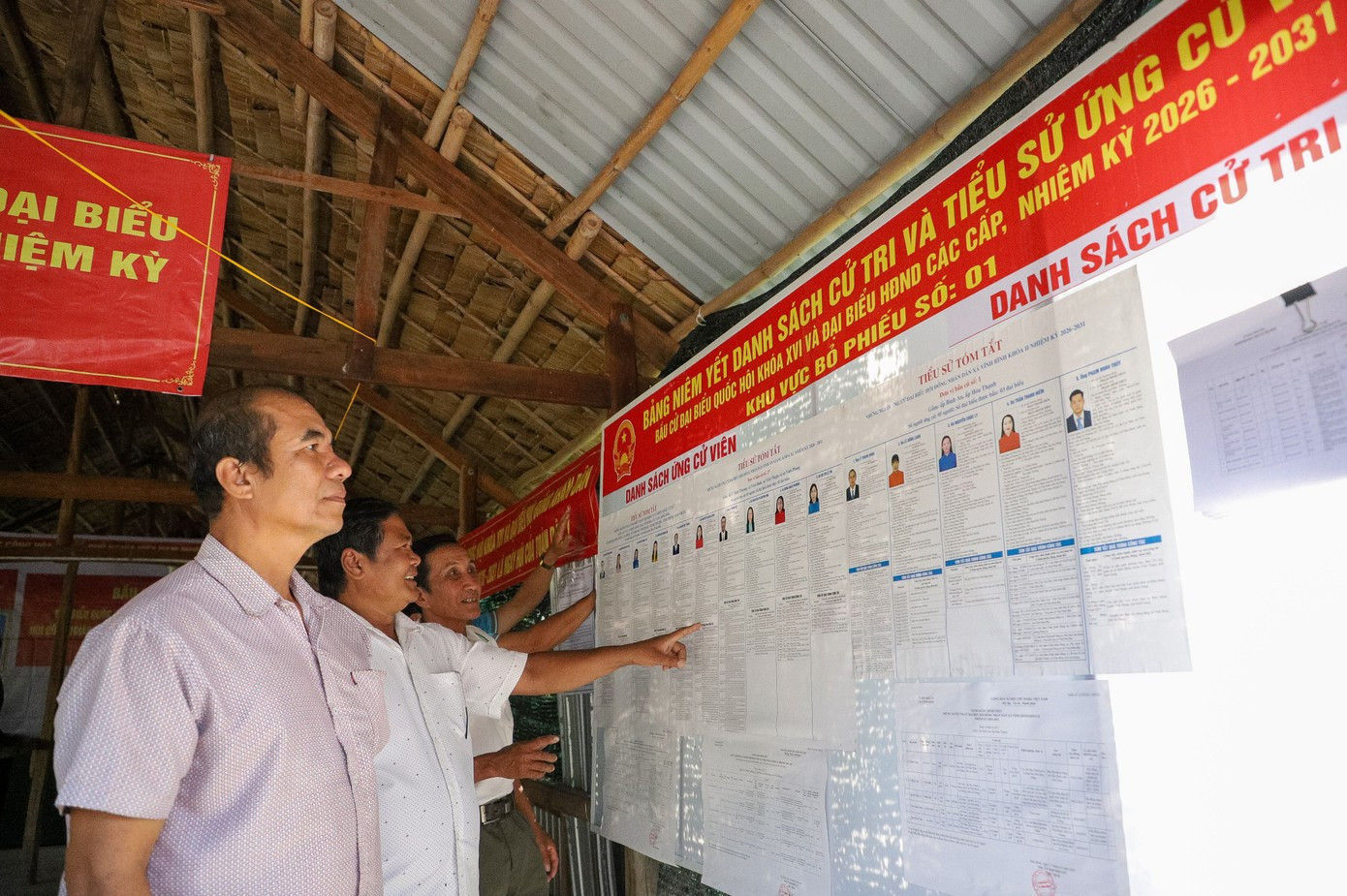 Jusqu’à présent, les préparatifs pour l’élection des députés de l’Assemblée nationale et des conseils populaires à An Giang sont globalement achevés, prêts pour la grande fête de l’ensemble de la population prévue le 15 mars. Dans toute la province, on compte 2 712 bureaux de vote avec plus de 3,8 millions d’électeurs appelés à participer au scrutin. Photo : tienphong.vn
