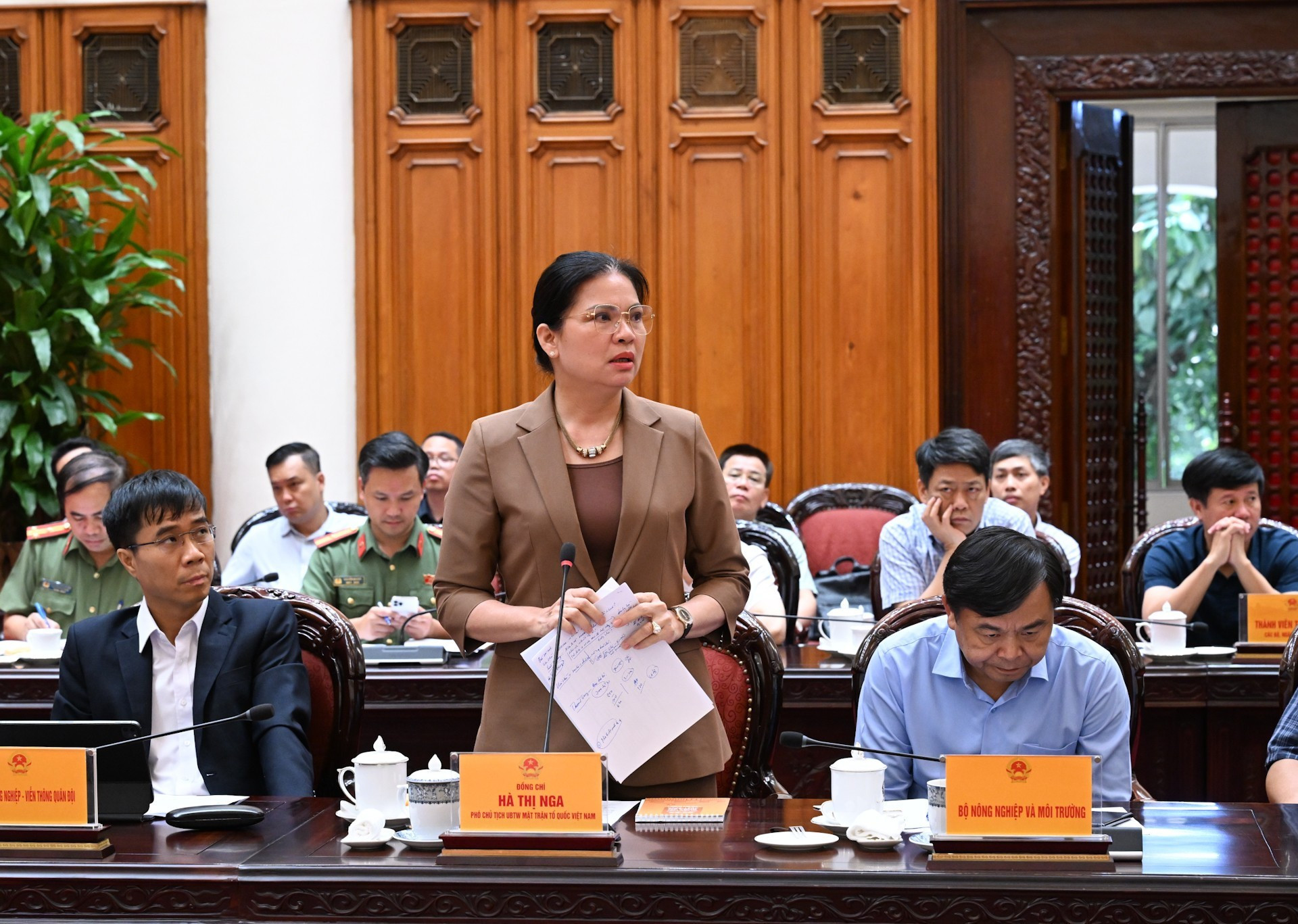 La vice-présidente du Comité central du Front de la Patrie du Vietnam, Ha Thi Nga, prend la parole. nga.jpg