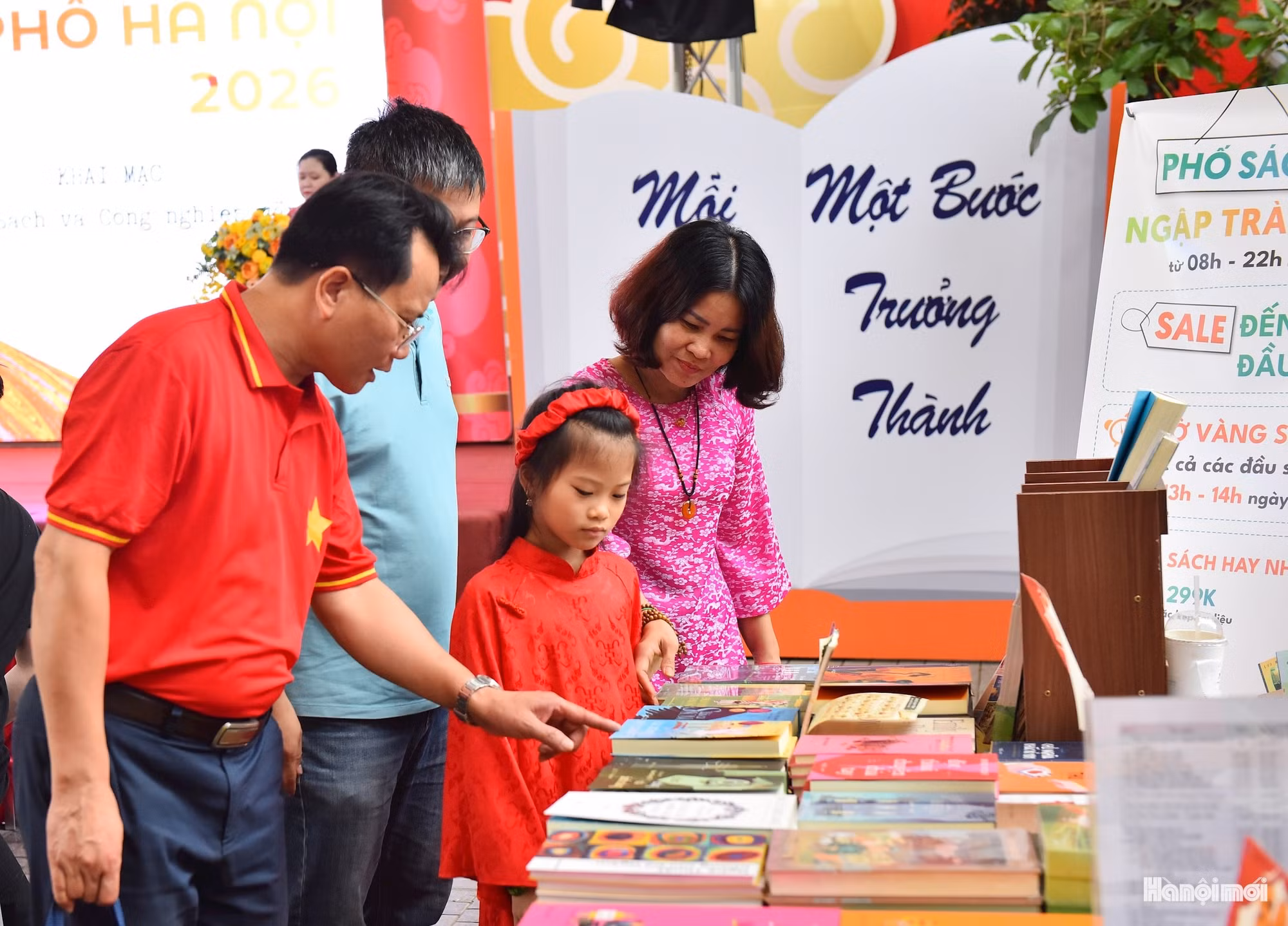 Cette 5e édition de la Journée du livre et de la lecture du Vietnam - 2026 revêt une importance particulière dans le contexte de la transformation numérique en cours. Photo : hanoimoi.com.vn