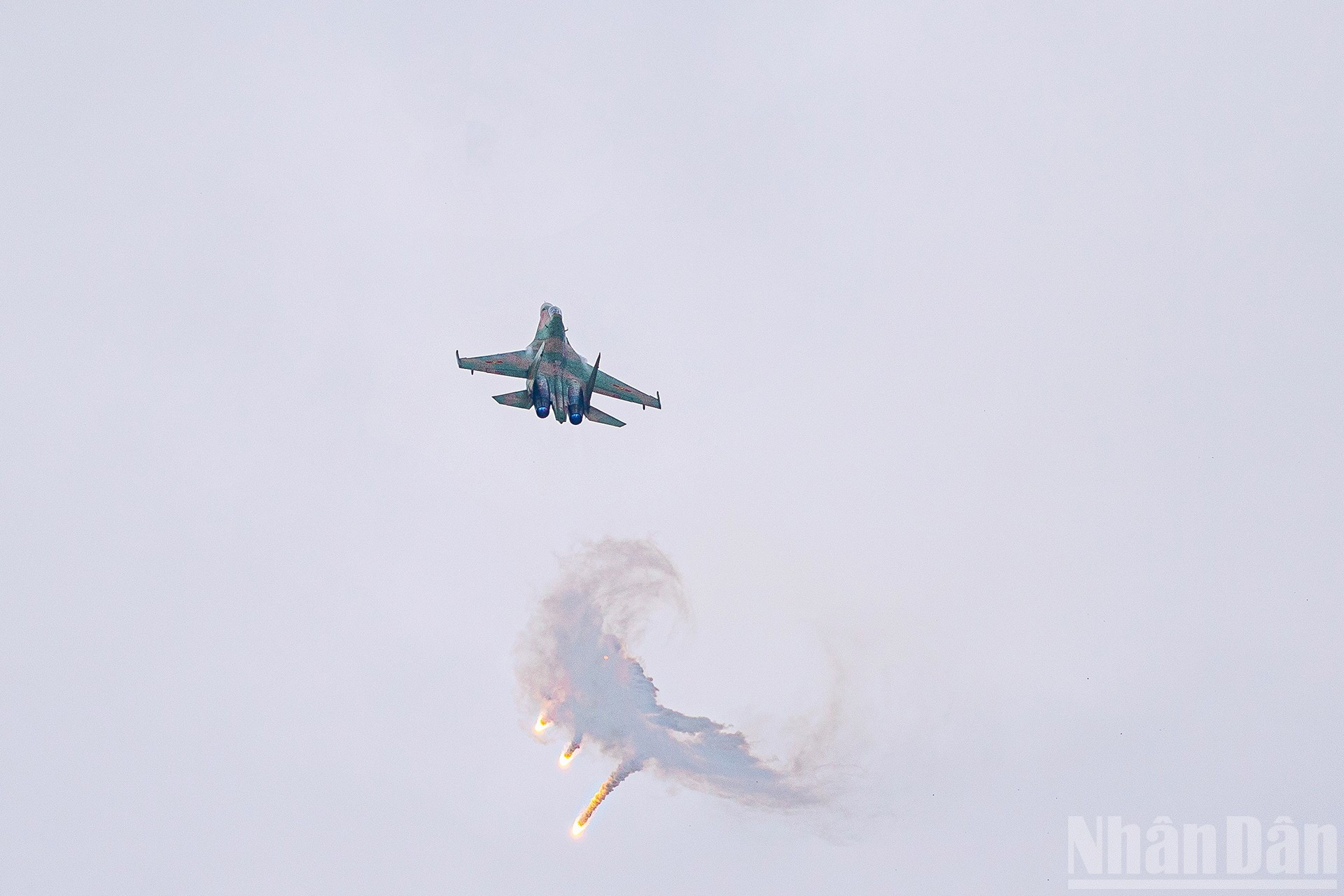 Le SU-30MK2 est doté d’un armement très diversifié : missiles air-sol, air-air, bombes guidées… g.jpg
