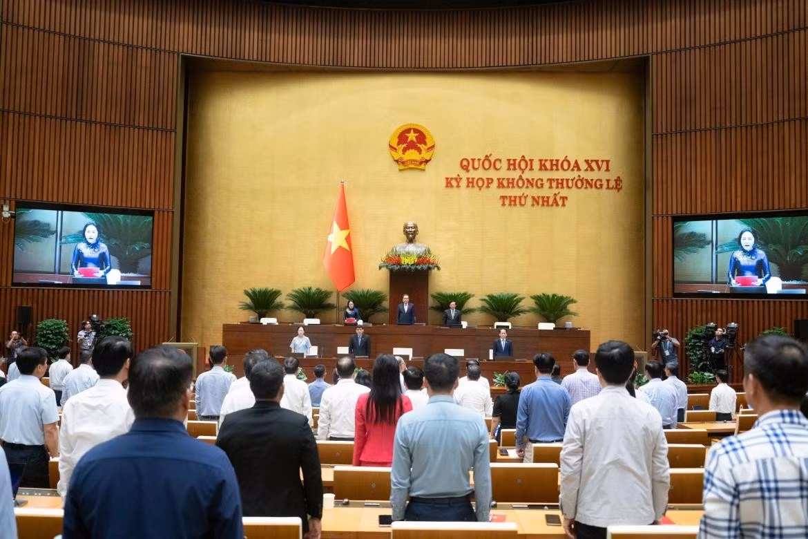 La vice-présidente de l’Assemblée nationale (AN), Nguyen Thi Thanh, préside la cérémonie d’hommage au président de l’AN lao, Saysomphone Phomvihane. Photo : VOV.