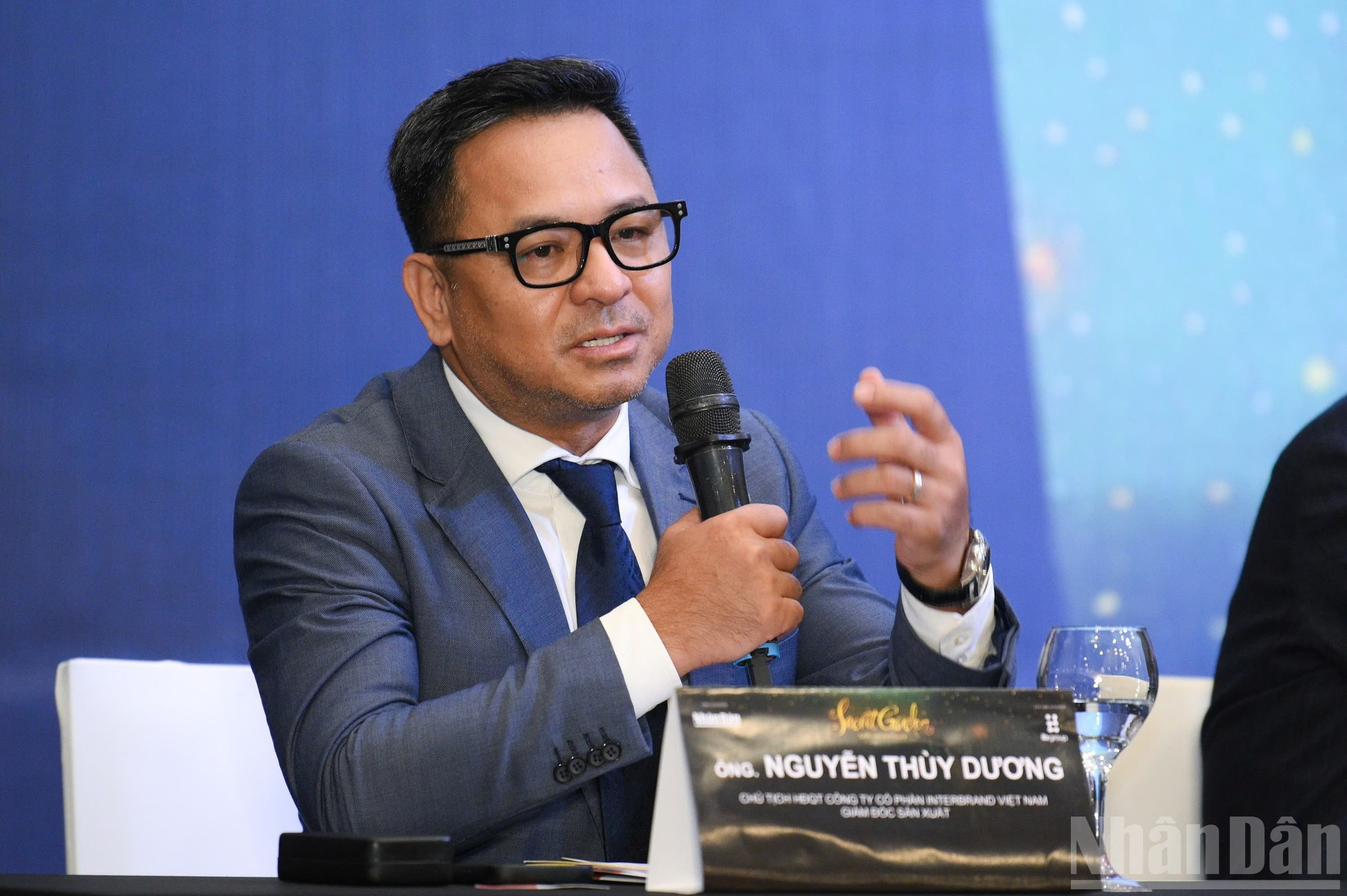 Nguyen Thuy Duong, président d’IB Group Vietnam, a confié que le défi le plus complexe était de trouver un moyen de diffuser la musique tout en véhiculant les valeurs de la culture et de l’histoire, et de réussir à coordonner l’agenda des artistes pour leur venue au Vietnam. 5-5257.jpg