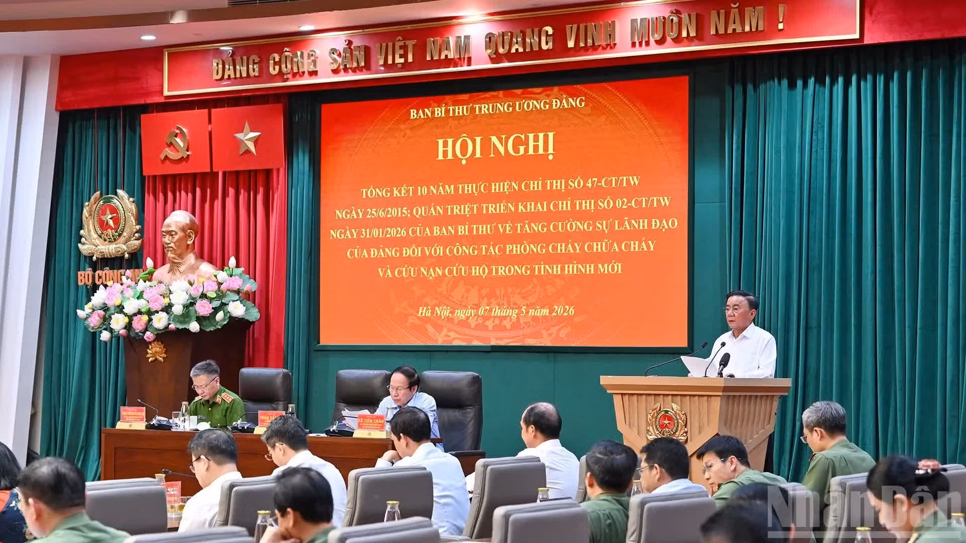 Tran Cam Tu, permanent du Comité central du PCV, prononce un discours lors de la conférence. Photo : NDEL