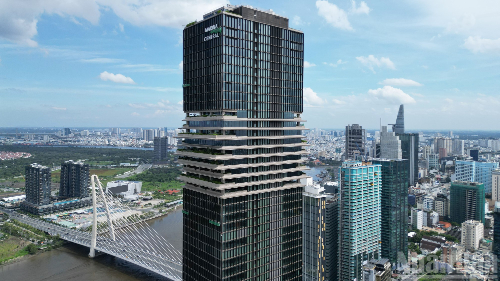La cérémonie d’apposition de la plaque inaugurale a eu lieu le 19 août, marquant le coup d’envoi officiel du développement du Centre financier international à Hô Chi Minh-Ville. h.jpg