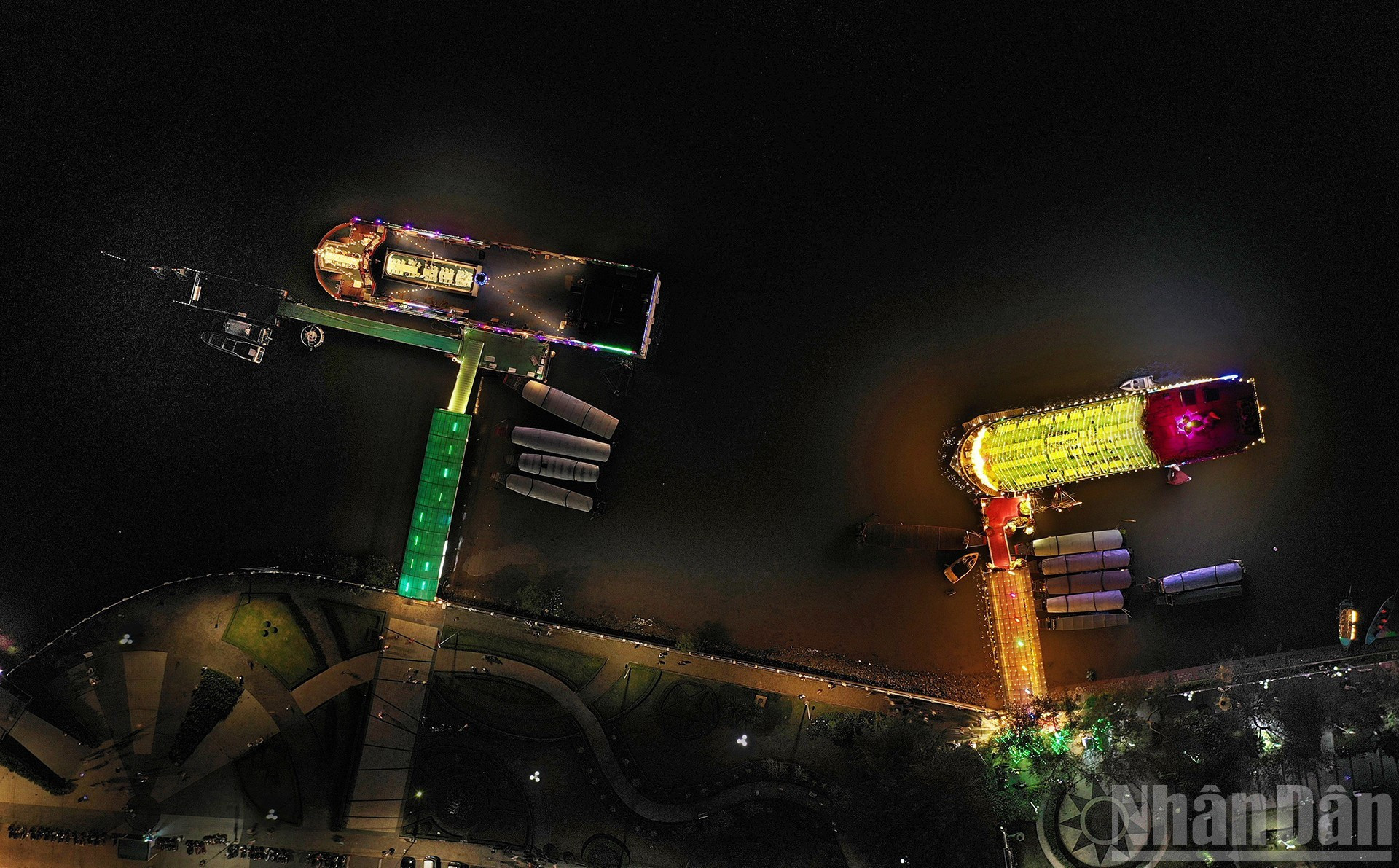 Le quai Ninh Kieu ressemble à un tableau magnifique. Photo : NDEL