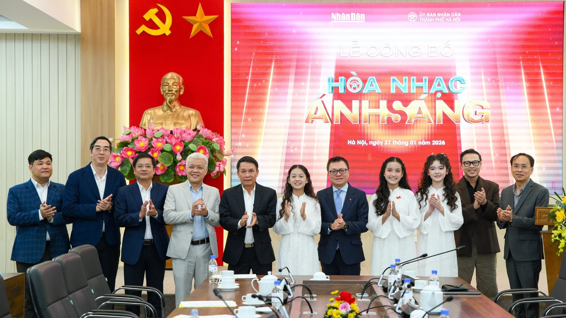 Des délégués lors de la cérémonie d'annonce du programme « Concert de la Lumière - Bienvenue à la nouvelle année 2026 ». Photo : NDEL.