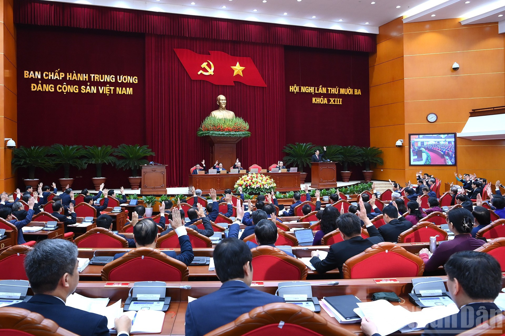Le 13ᵉ Plénum du Parti du XIIIᵉ mandat. Photo : NDEL. 5.jpg