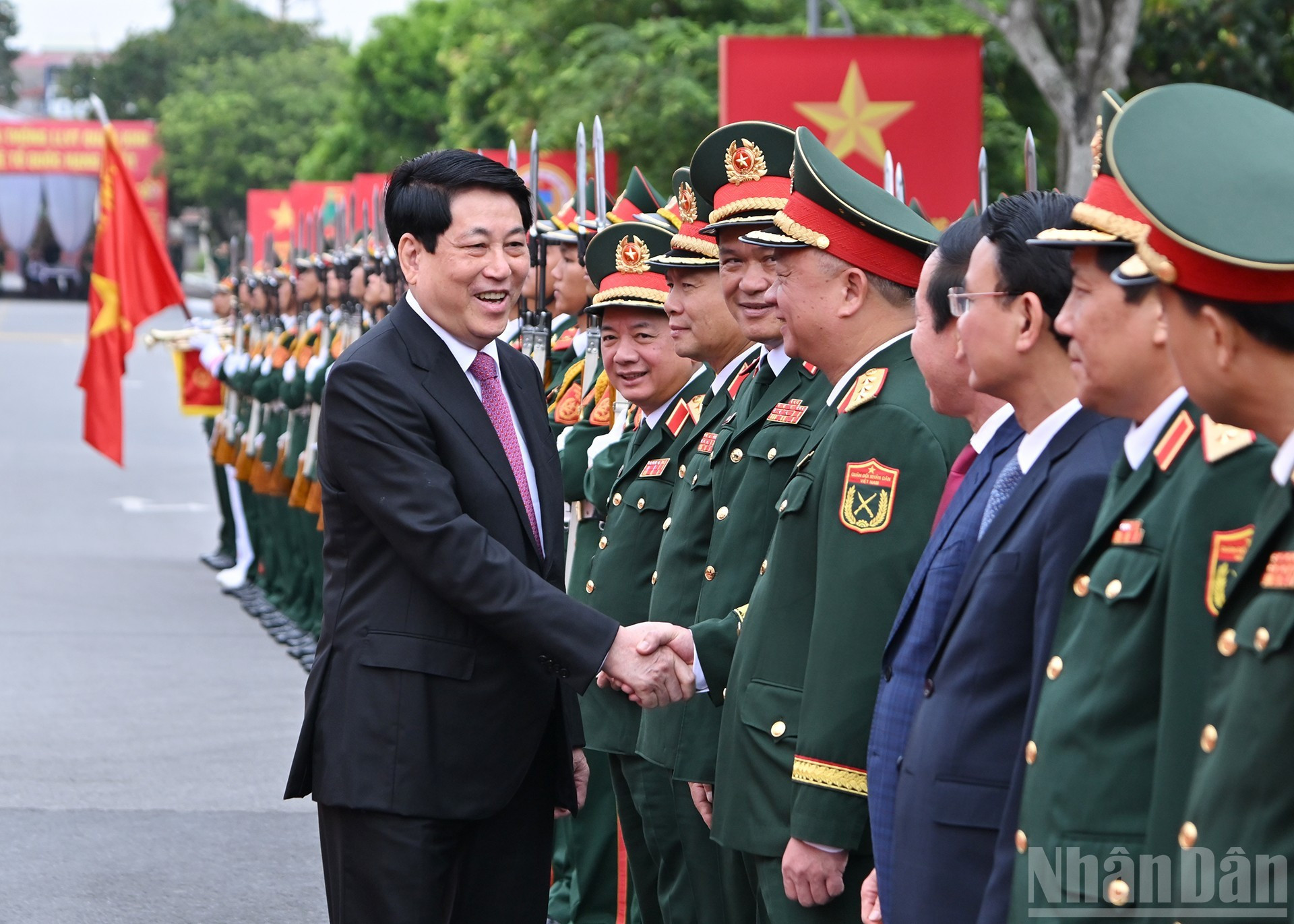 Le chef de l’Etat aux côtés des délégués. c.jpg