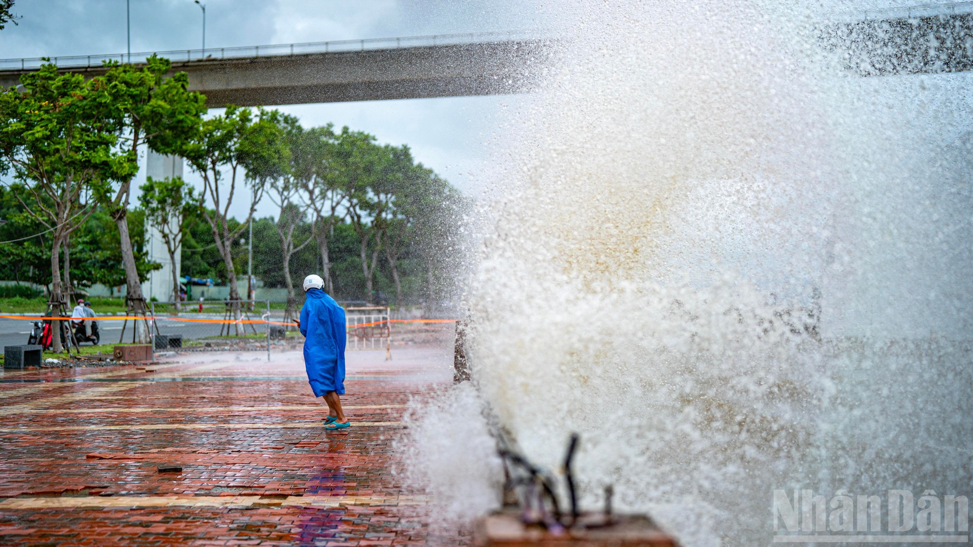 À certains moments, les colonnes d’eau atteignaient des hauteurs spectaculaires. 10.jpg