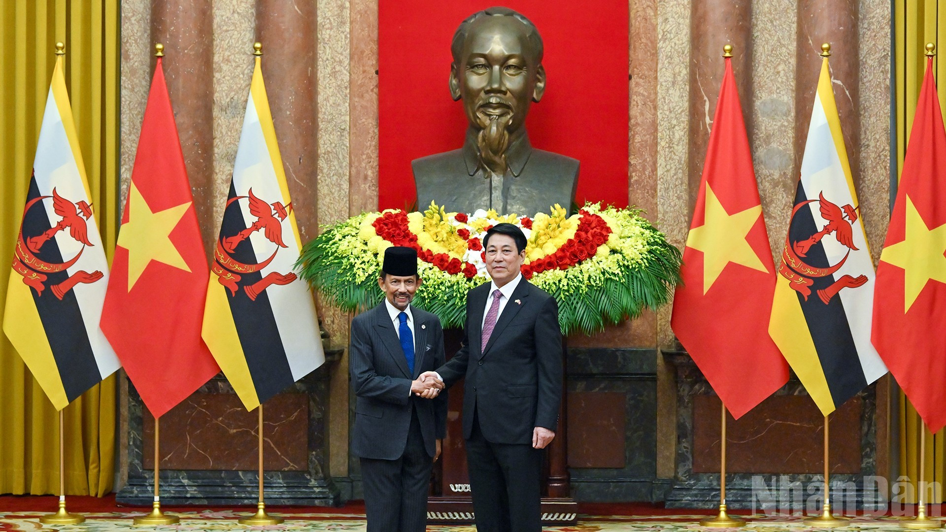 Le président Luong Cuong et le sultan de Brunei Darussalam, Haji Hassanal Bolkiah. Photo : NDEL