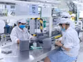 Fabrication de composants électroniques chez Star Engineers Vietnam, dans la parc industriel Binh Xuyên I, dans la province de Phu Tho. Photo : VNA