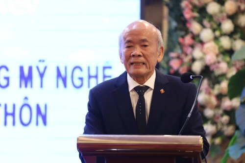 Trinh Quoc Dat, président de l'Association des villages de métier du Vietnam, prend la parole. Photo: VOV