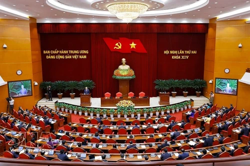 Séance de clôture du 2e Plénum du Comité central du Parti. Photo : VNA.