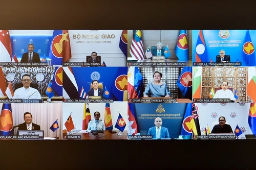 La réunion spéciale des ministres des Affaires étrangères de l'ASEAN sur la situation au Moyen-Orient se tient en ligne le 13 mars. Photo : Ministère vietnamien des Affaires étrangères.