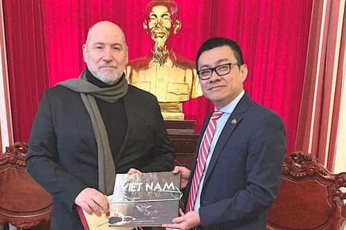 L'ambassadeur Vu Le Thai Hoang lors d'une rencontre avec Gunther Hopfgartner, président du Parti communiste autrichien. Photo : NDEL.