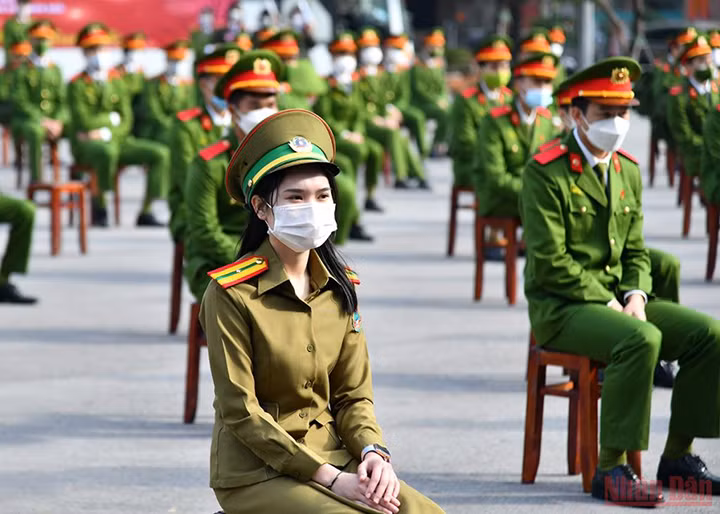 Des bus ramènent les étudiants chez eux pour les vacances du Nouvel An lunaire ảnh 5