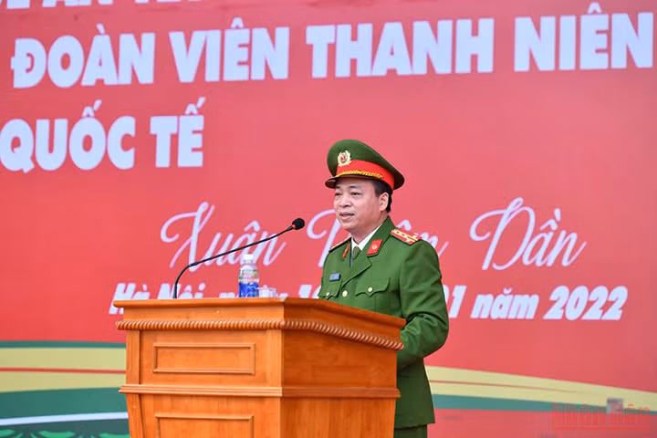 Des bus ramènent les étudiants chez eux pour les vacances du Nouvel An lunaire ảnh 6