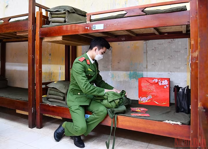 Des bus ramènent les étudiants chez eux pour les vacances du Nouvel An lunaire ảnh 2