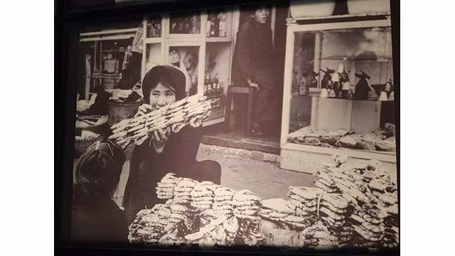 Les marchands ambulants et les cris de la rue à Hanoi : saveurs typiques de Hanoi ảnh 31