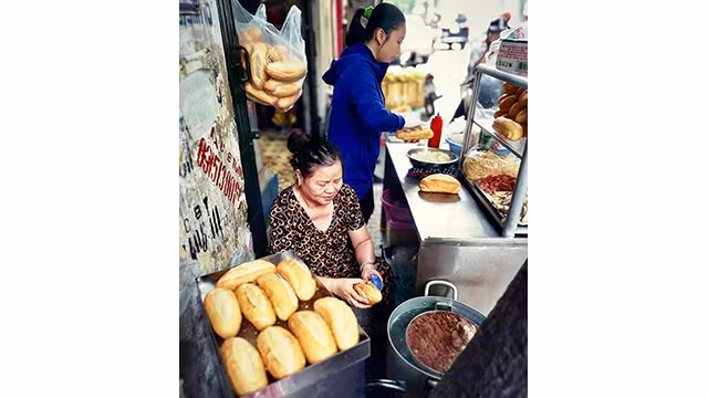 Le « banh mi » vietnamien et ses variantes conquièrent le monde ảnh 8 Le « banh mi » vietnamien et ses variantes conquièrent le monde ảnh 8