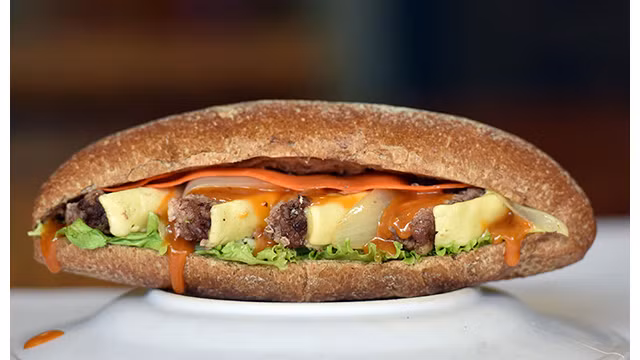 Le « banh mi » vietnamien et ses variantes conquièrent le monde ảnh 7 Le « banh mi » vietnamien et ses variantes conquièrent le monde ảnh 7