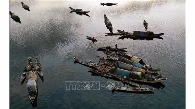 Marché flottant Ngu My Thanh : beauté du pays de Huê ảnh 2