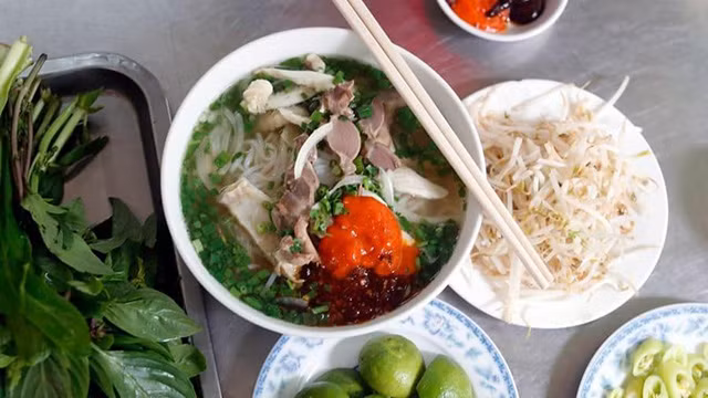  CNN : Trois plats vietnamiens figurent dans les 50 meilleurs plats de rue en Asie ảnh 1