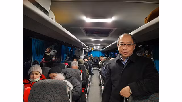 L’Ambassade du Vietnam en Pologne se mobilise pour aider l’évacuation des vietnamiens de l’Ukraine en Pologne ảnh 2