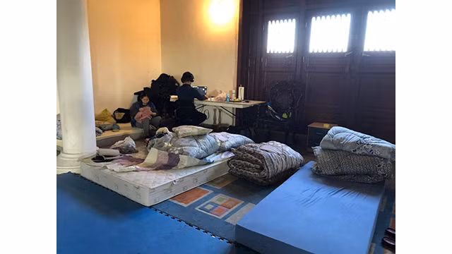 L’Ambassade du Vietnam en Pologne se mobilise pour aider l’évacuation des vietnamiens de l’Ukraine en Pologne ảnh 4