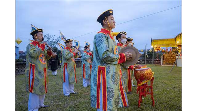 Cérémonie d’offrande au tertre Xa Tac à Huê ảnh 3